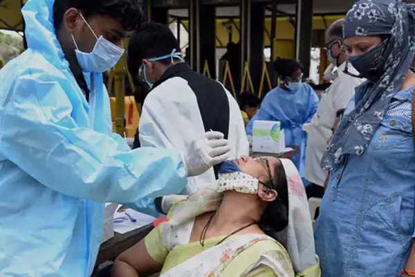 देश में पिछले 24 घंटे के दौरान कोरोना के 90928 नए मामले सामने आए